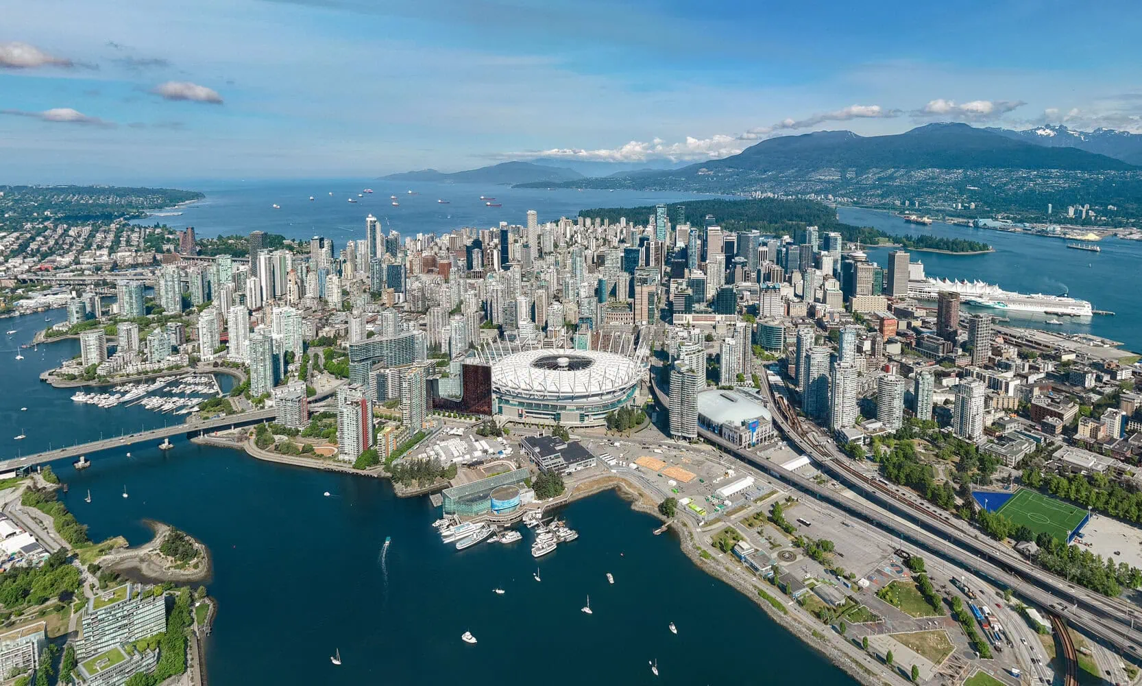 Skyline_of_Vancouver,_Canada